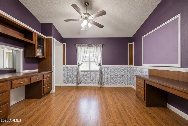 DEN/FLEX ROOM/EXTRA DINING AREA