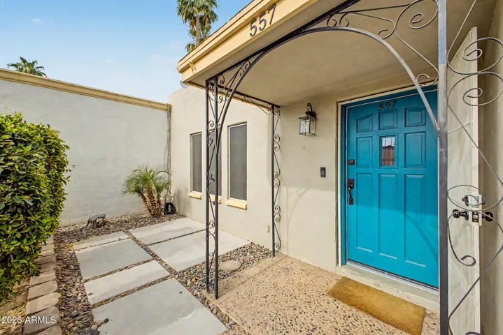 Front courtyard.. multiple outdoor spaces!