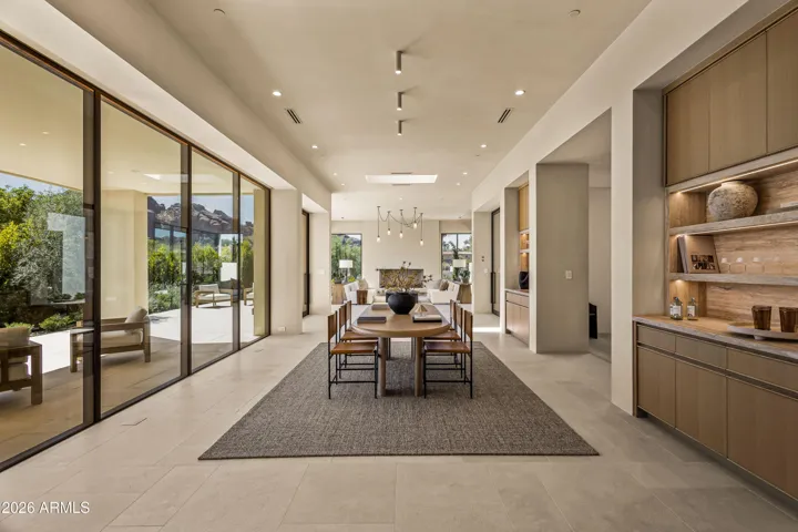 Dining + Wet Bar