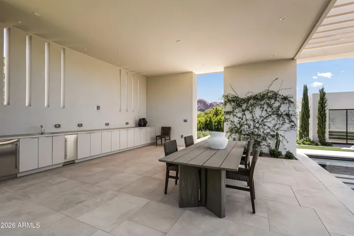 Outdoor Kitchen + Dining
