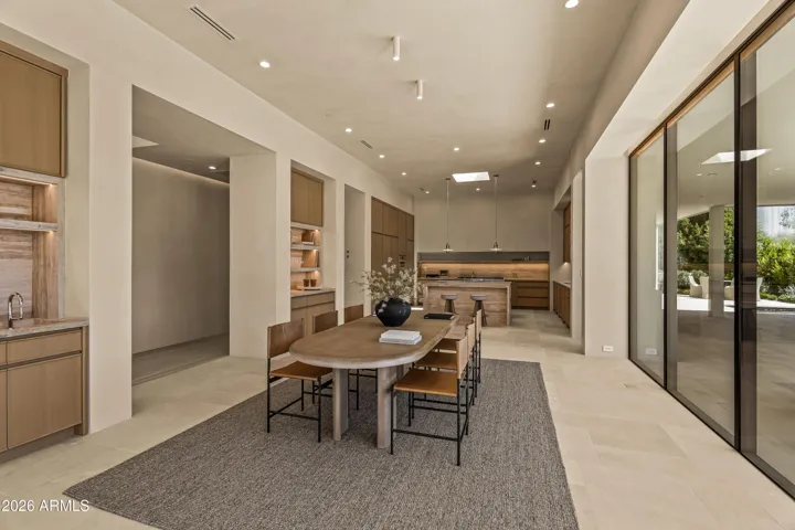 Dining + Wet Bar