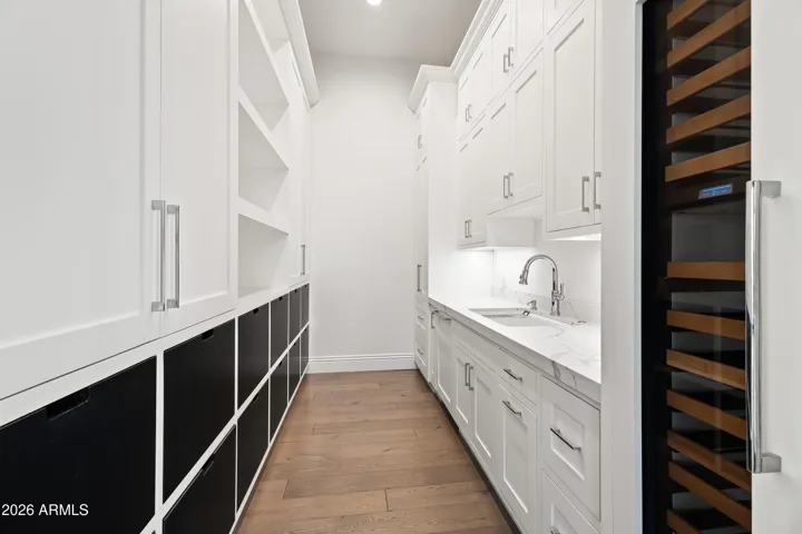Walk-in Pantry