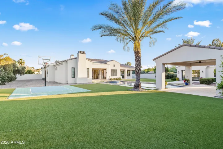 Sport court + basketball hoop