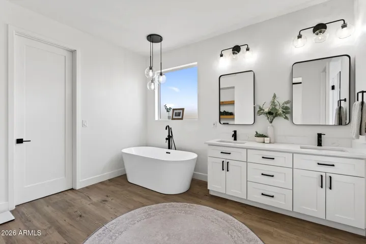 Master bath with dual vanity