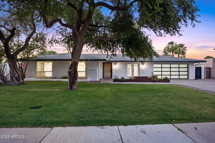 McCormick Ranch is one of the best communities to call home - with nearby parks, tennis courts, miles of walking and cycling trails and delicious local restaurants and coffee shops.