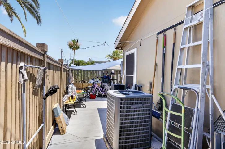 FENCED IN PATIO! Screen shade
