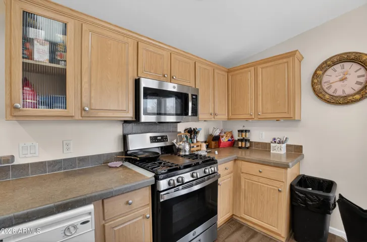 GAS! HUGE Kitchen, lots of cabinets and countertop space!