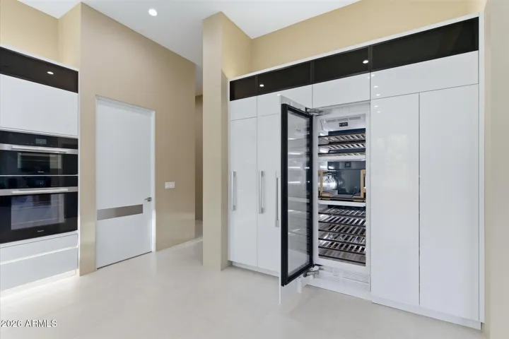 High-End / Tech & Appliance