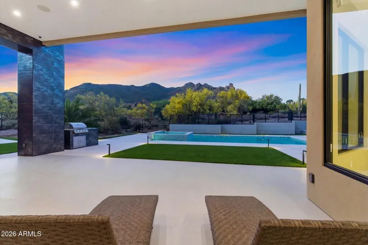 Seamless Indoor-Outdoor Pavilion with Black Mountain Views