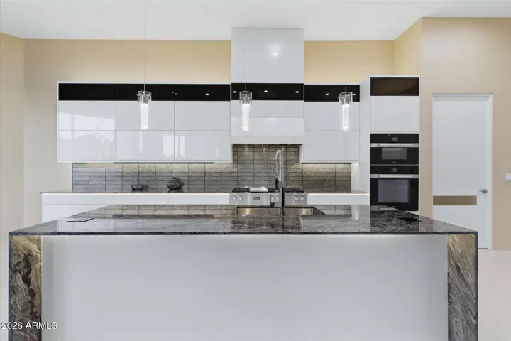 Spacious kitchen island with Granite
