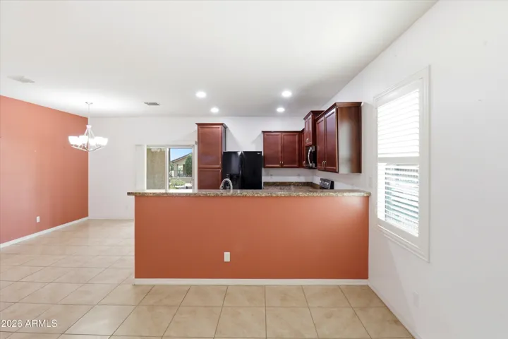 Granite Counters w/ Breakfast Bar