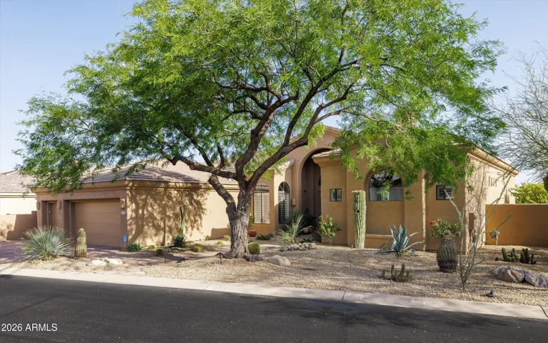 Freshly painted and meticulously maintained. Ready for new owners to enjoy!