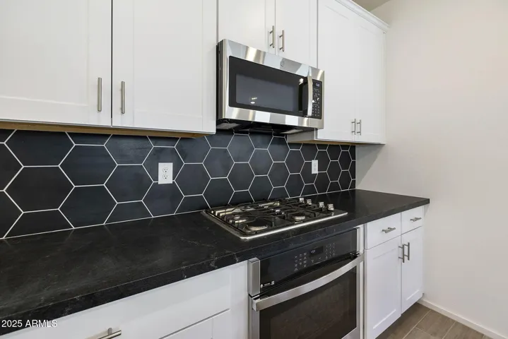 COMES WITH PAINTED CABINETS, QUARTZ COUNTERS, DESIGNER BACKSPLASH, GOURMET KITCHEN PHOTOS ARE OF ANOTHER HOME WITH SIMILAR SELECTIONS.