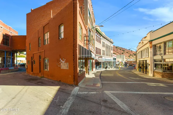 Main St and Subway st