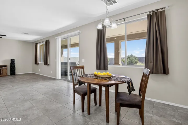 Eat-in /dining area