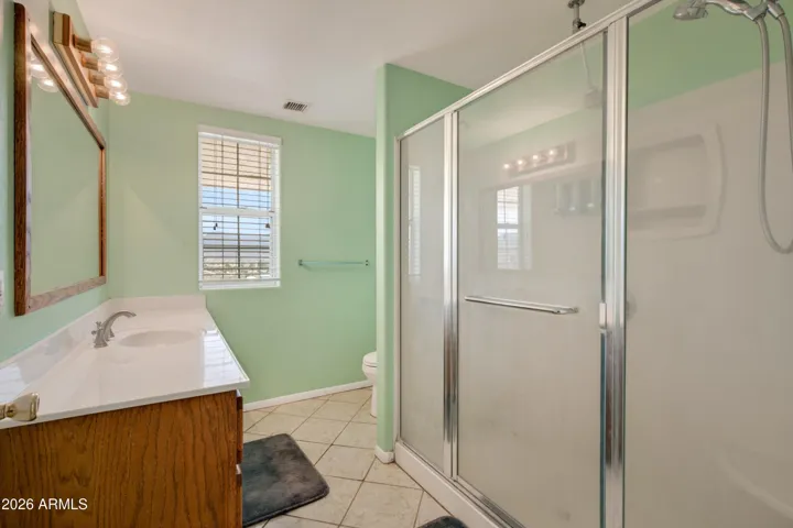 Upstairs bathroom w/ walk-in shower
