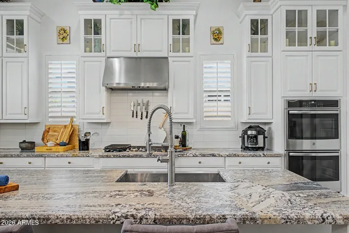 What a kitchen! Double ovens