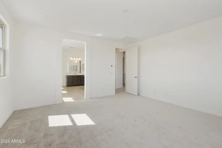 LARGE OWNER'S BEDROOM
