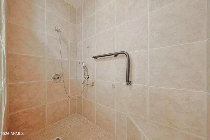 acessible tile shower with safety features