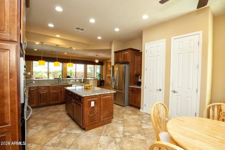 Eat-in Kitchen