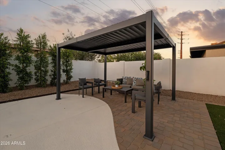 New Pergola - Levers Open and Close
