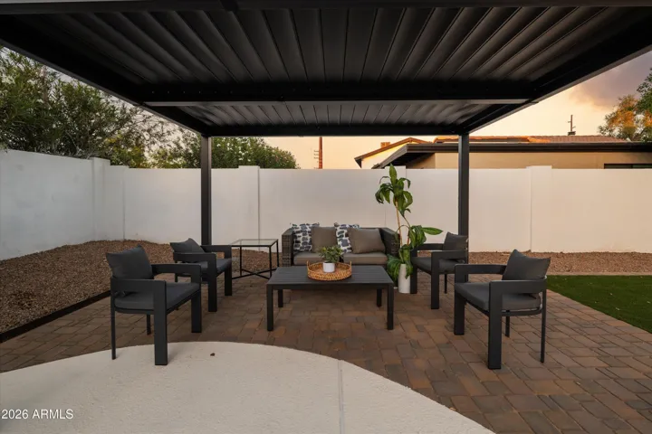 New Pergola - Levers Open and Close