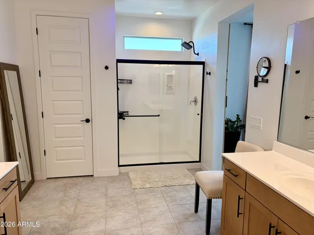 Oversized Shower with upgraded shower head