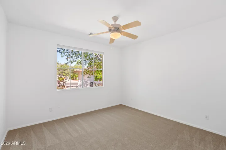Guest bdrm-brand new carpet