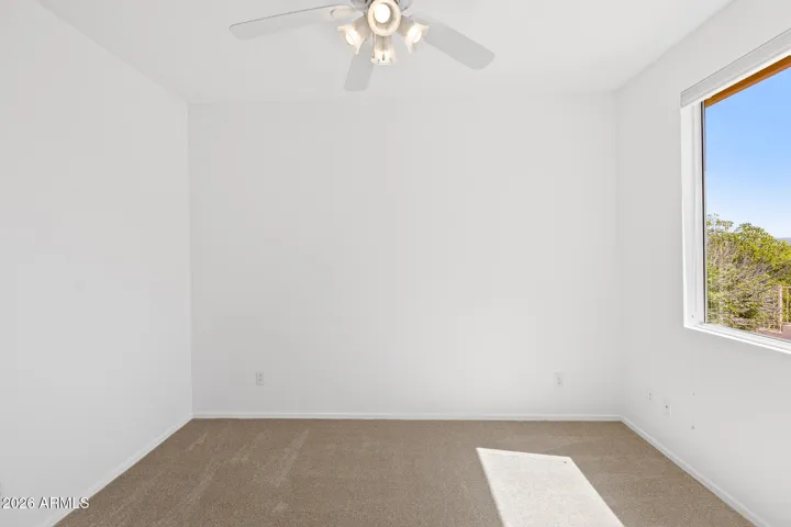 Guest bdrm-brand new carpet