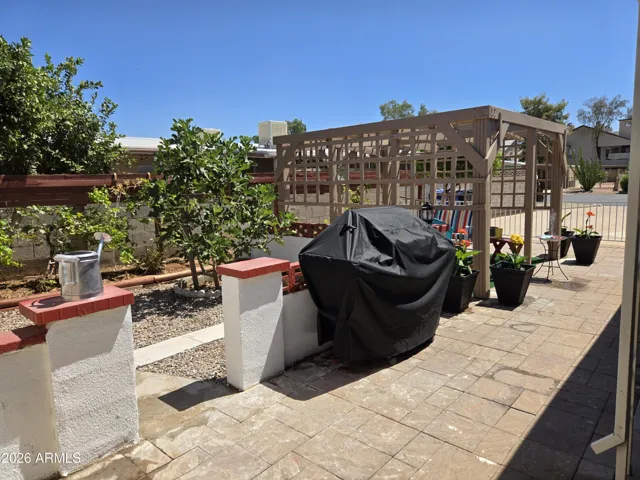 BBQ area, Gazebo, front driveway
