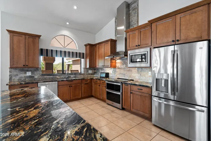 HUGE Gourmet Kitchen with so many cabinet drawer upgrades