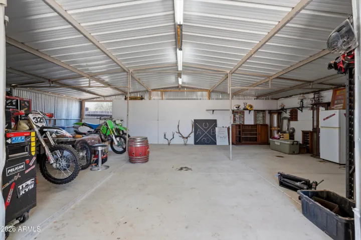 Workshop/Barn with tack rooms