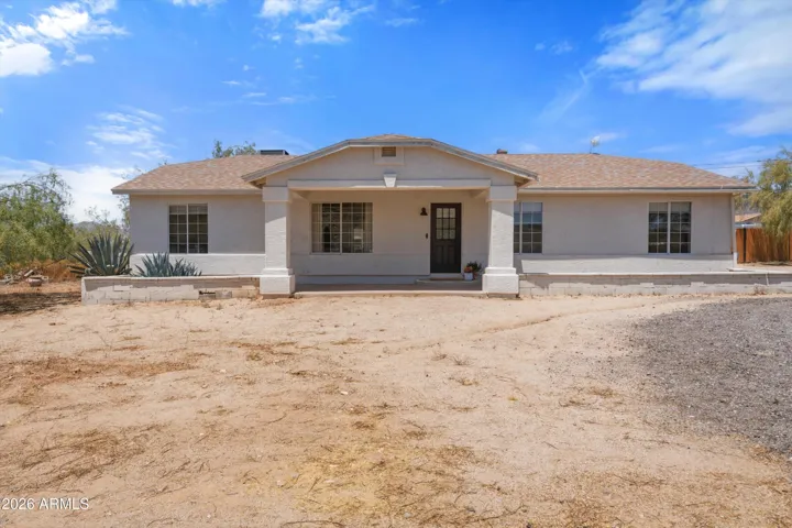 Adorable 3 bed/2 bath with a new roof and AC