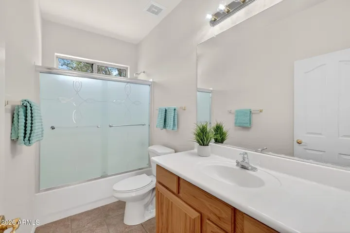 Guest bathroom.
