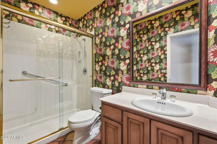 Bathroom 2 with tub