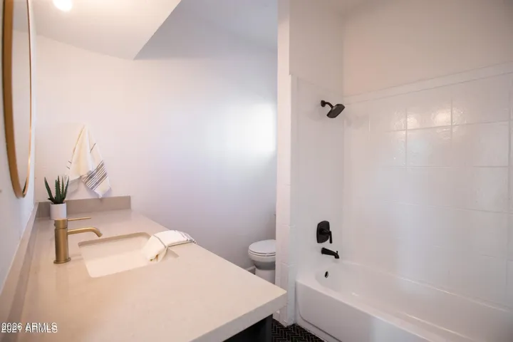 Modern bathroom with tub/shower combo.