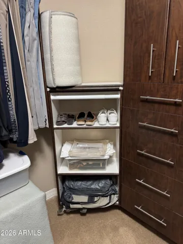 Adjustable shelving