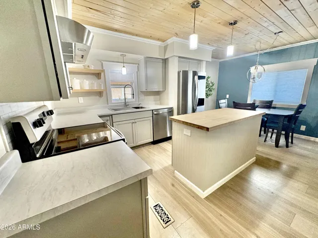 CHEFS DREAM ISLAND KITCHEN ALL NEW APPLIANCES