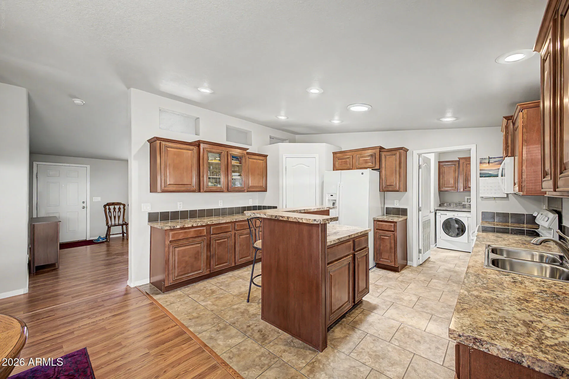 7505 East Balmoral Avenue, Mesa, AZ, 85208 — photo 3 of 33
