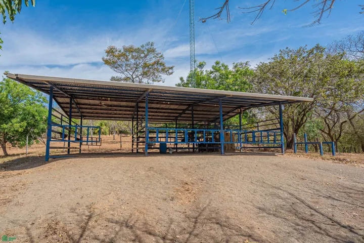 Lot 13 small barn