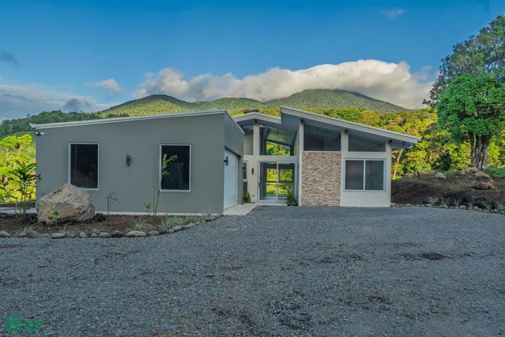 Buyers seeking privacy, views, and land for gardens, animals, or self-sustainable living.