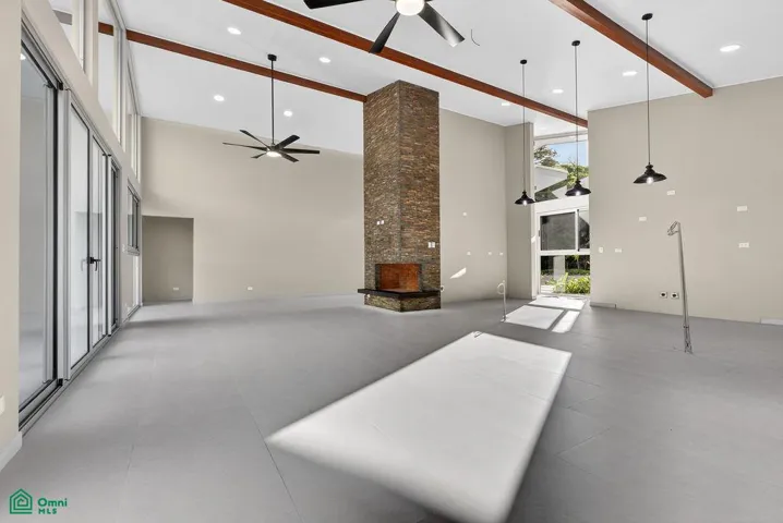 Situated on 2 hectares (approximately 5 acres) of usable land, this newly built residence combines privacy, open space, and American-standard construction in one of Costa Rica’s most beautiful mountain regions.