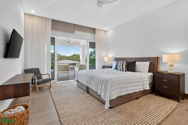 bedroom connected to the 1 bedroom apartment w king bed