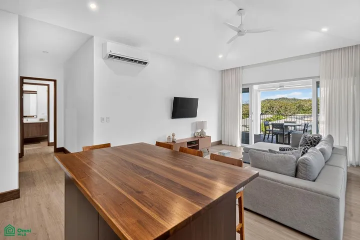 living / dining area of 1 bedroom apartment