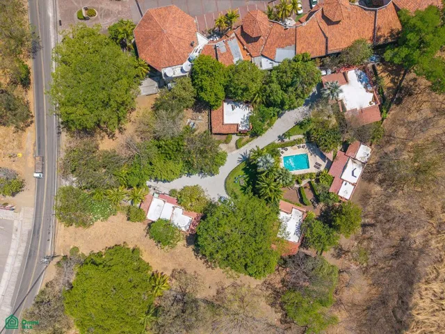 Walk-to-beach investment property in Playa Hermosa