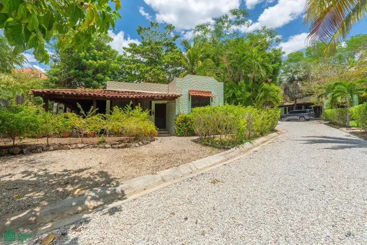 Costa Rica income property with diversified units