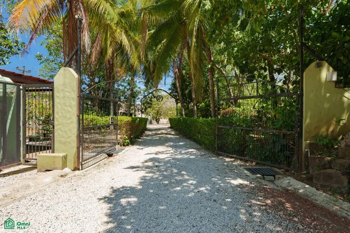 Airbnb-ready multi-unit property near the ocean