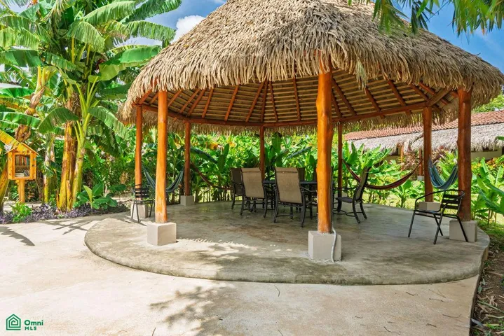 Community rancho offering a shaded space for dining, relaxing and socializing.