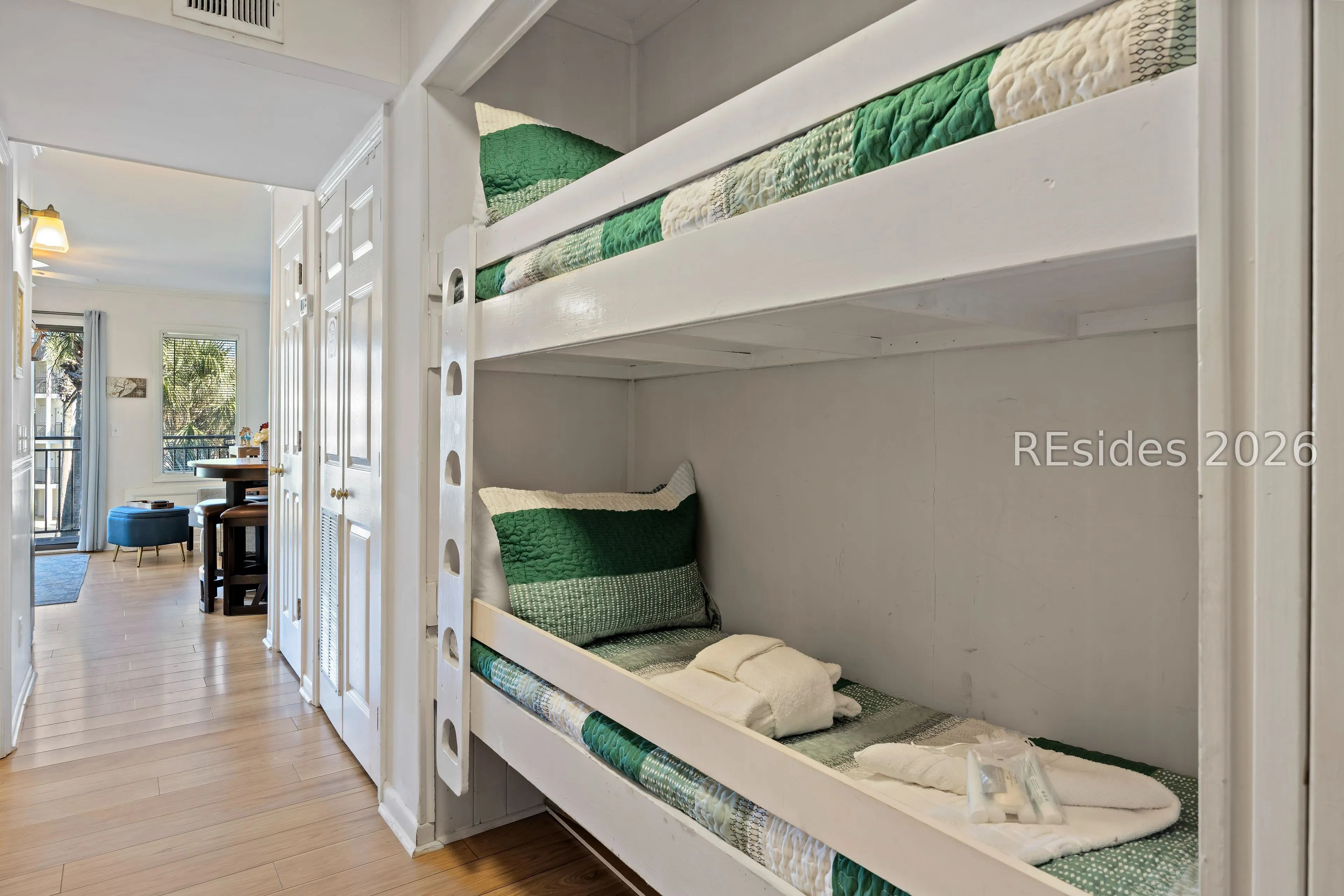  - Photo 3