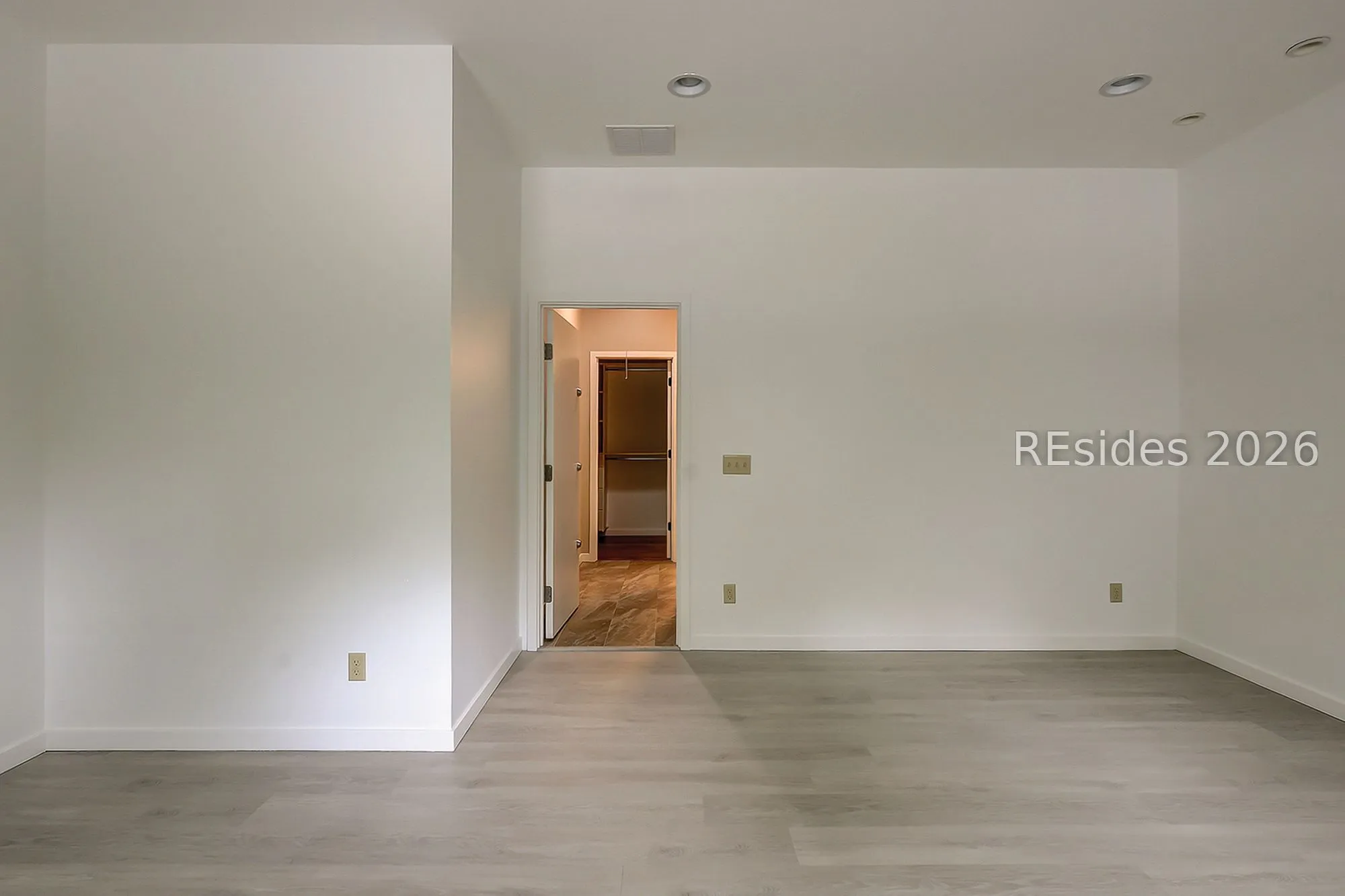  - Photo 27
